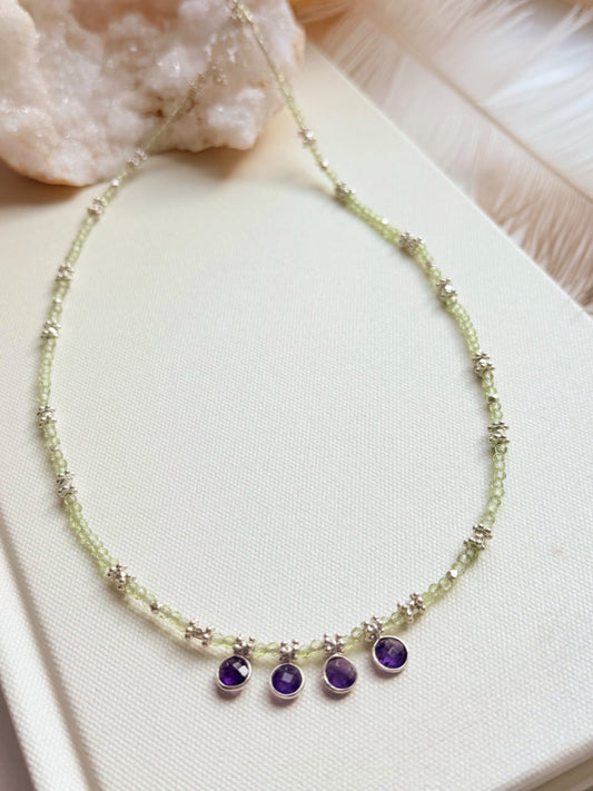 Prenito ir ametisto kristalų kaklo vėrinys