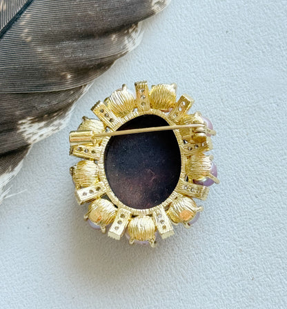 Raudonojo tigro akies ir perlų sagė