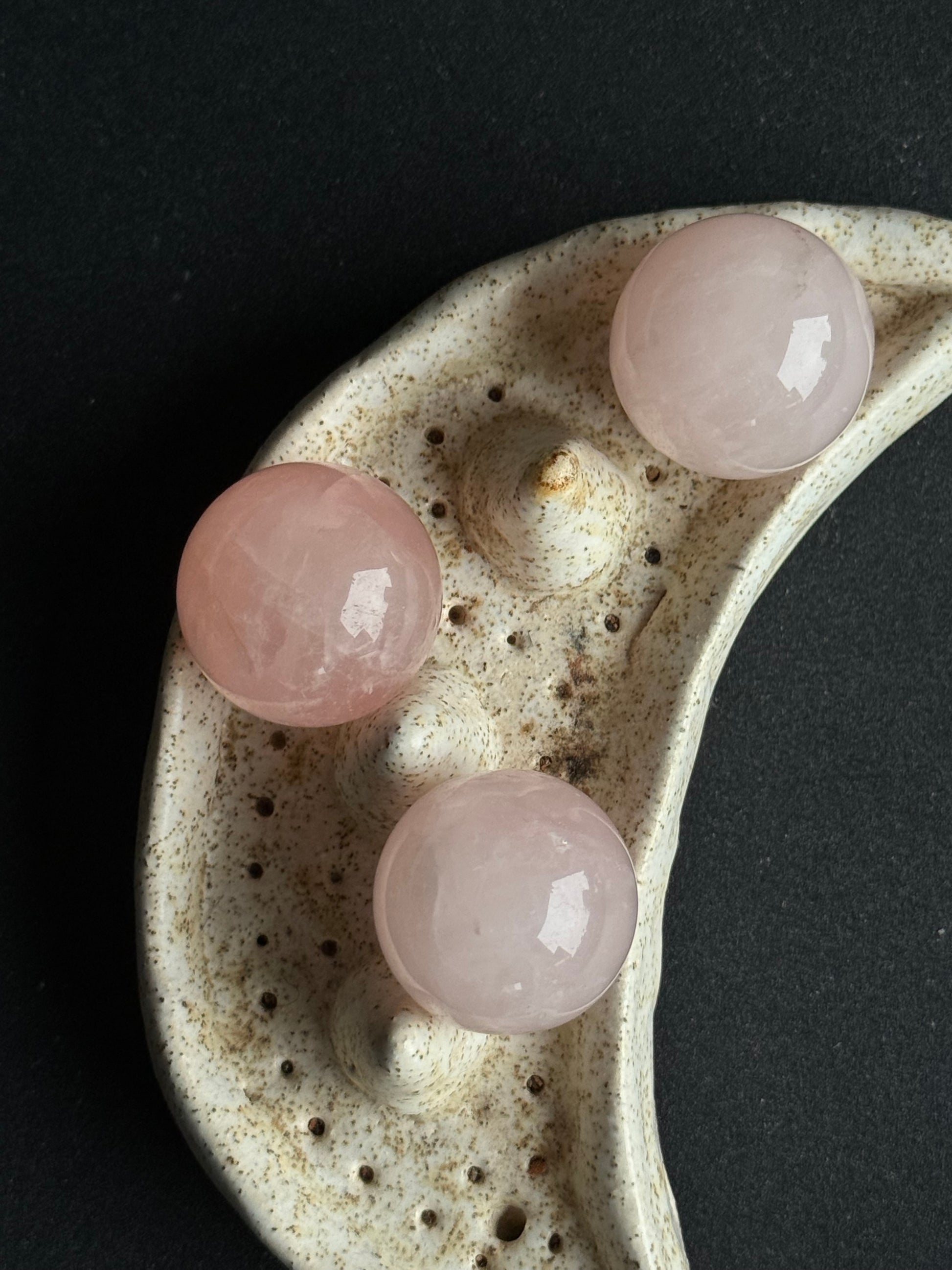 Rožinio kvarco sfera