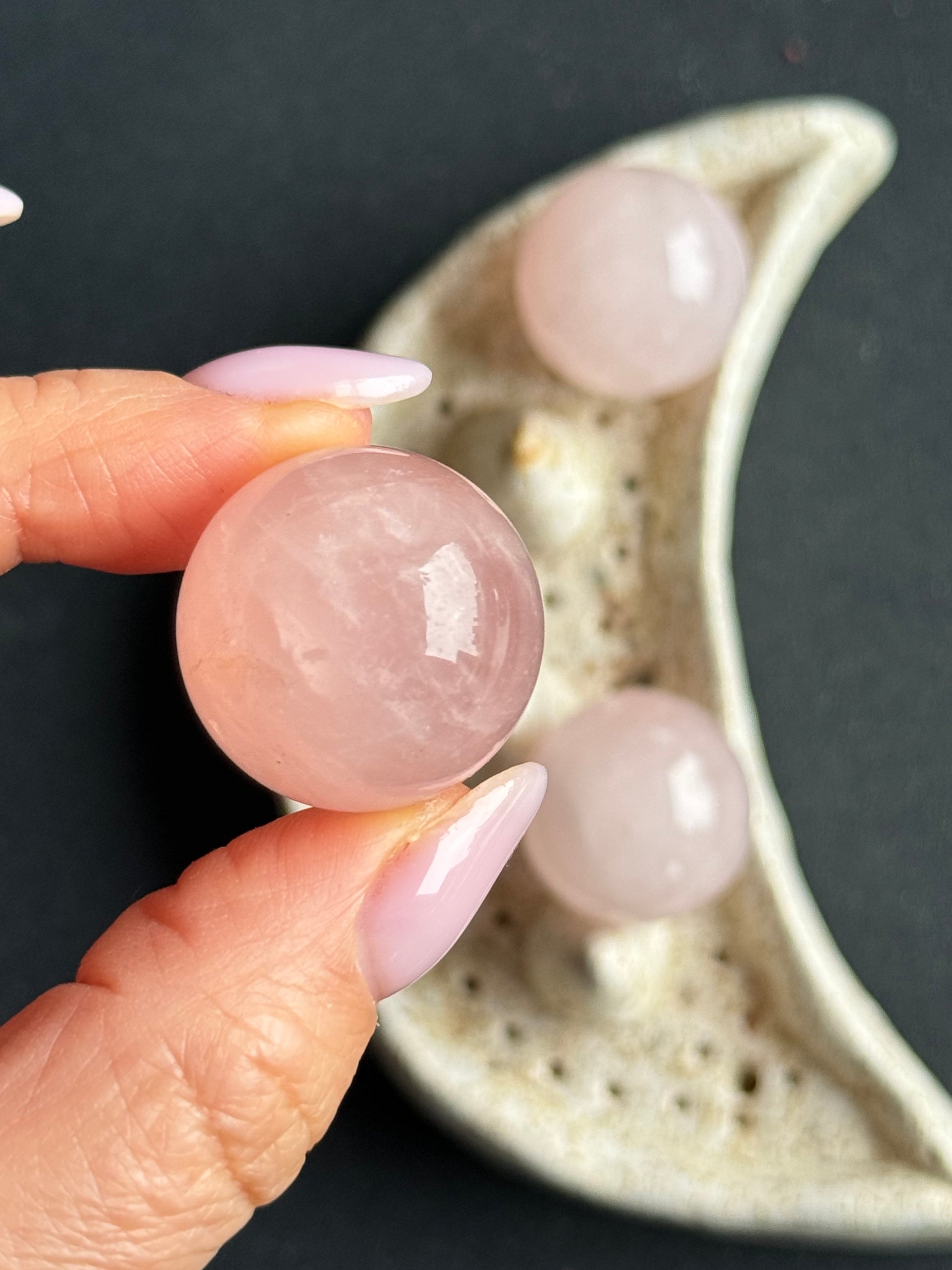 Rožinio kvarco sfera