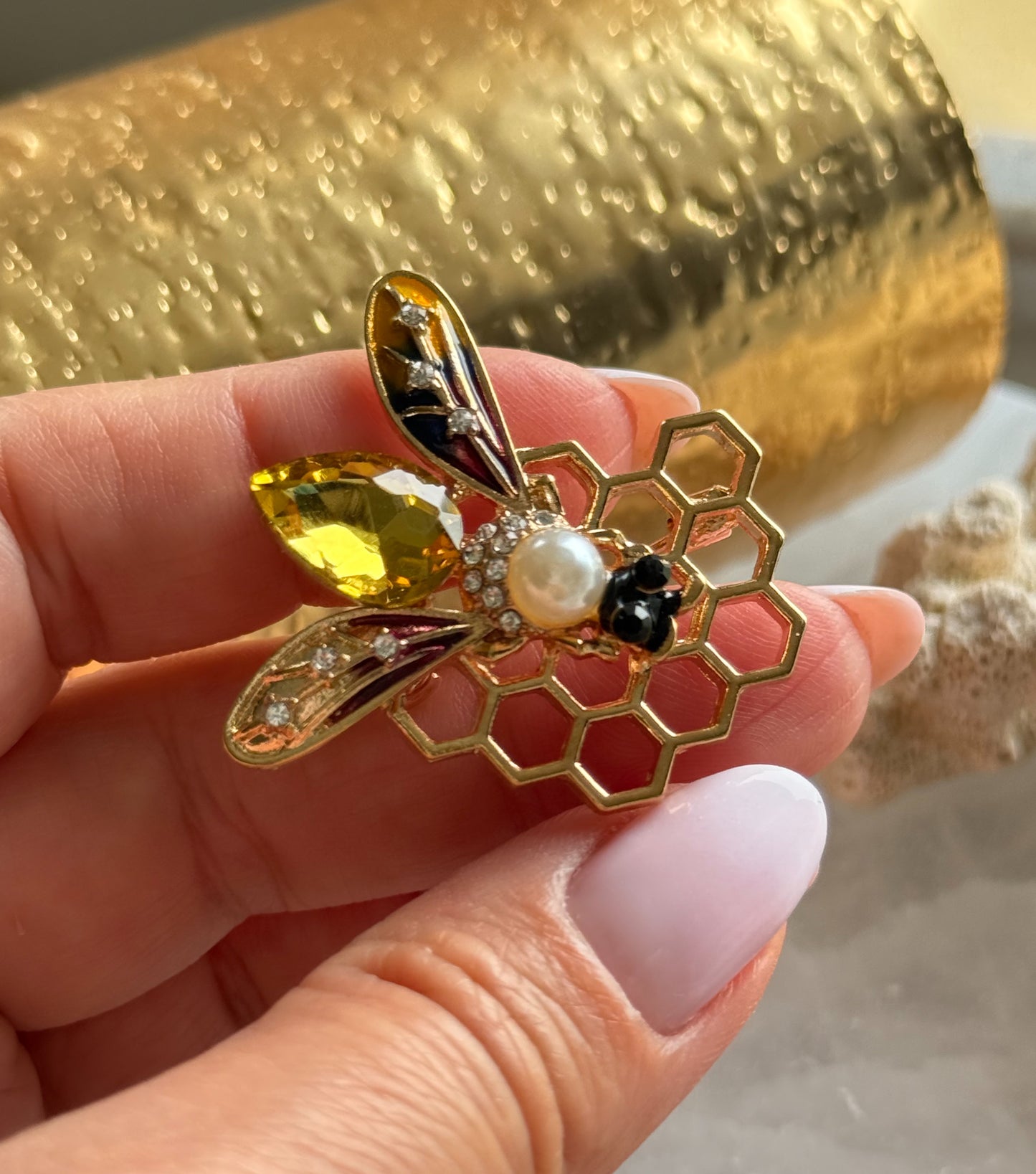 Brooch “Bee”