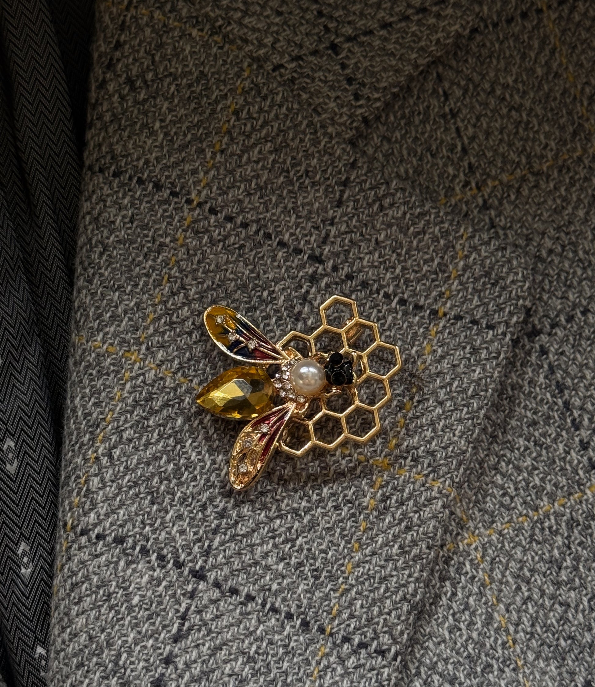 Brooch “Bee”