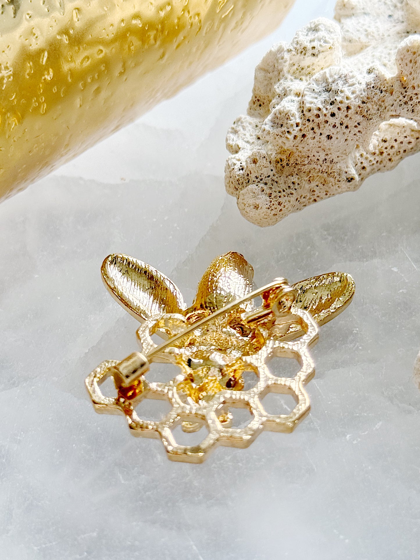 Brooch “Bee”