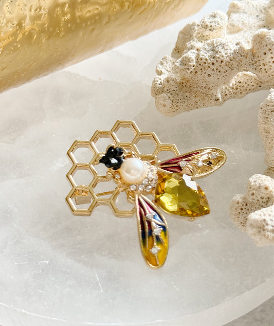 Brooch “Bee”
