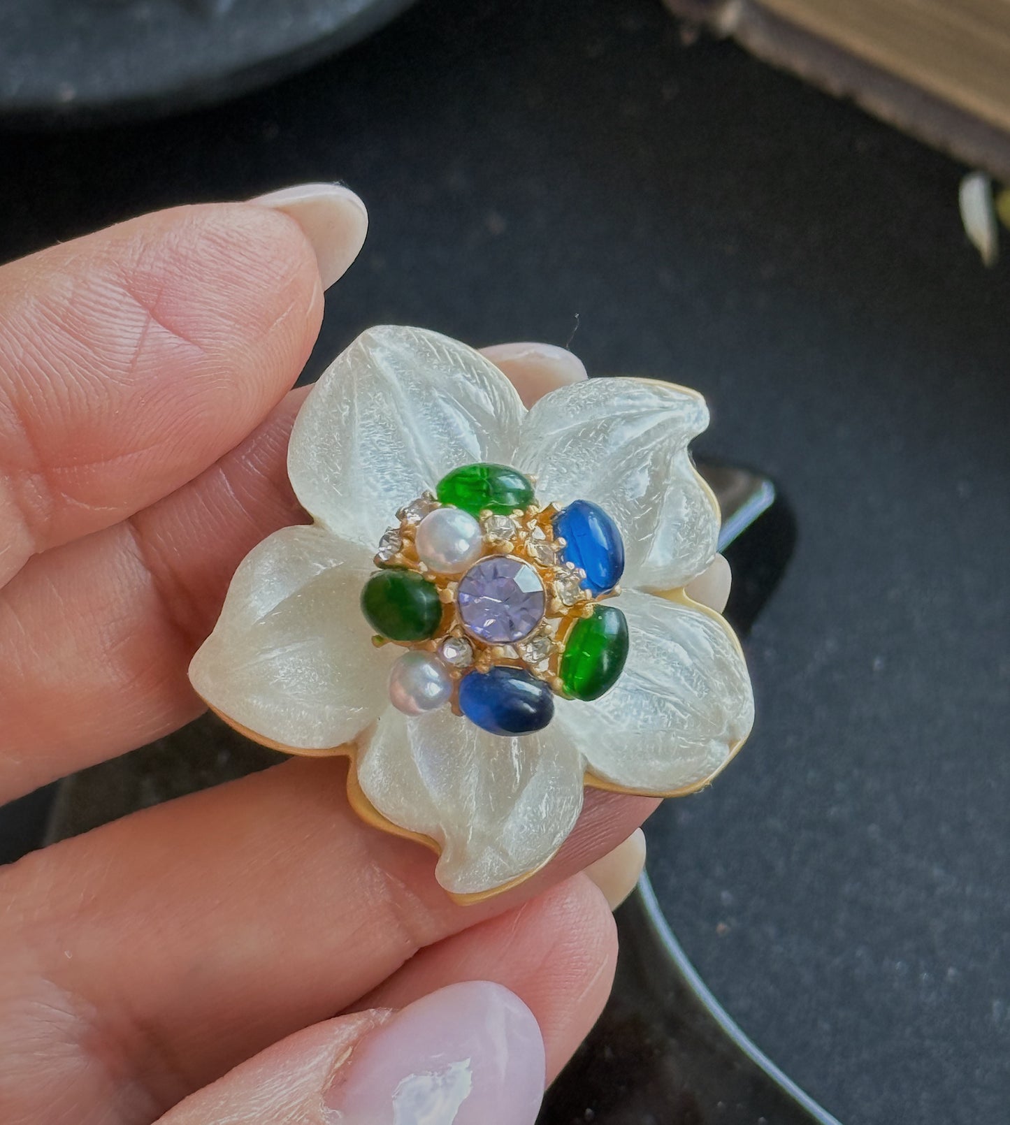 Sagė "Spindintis žiedas“