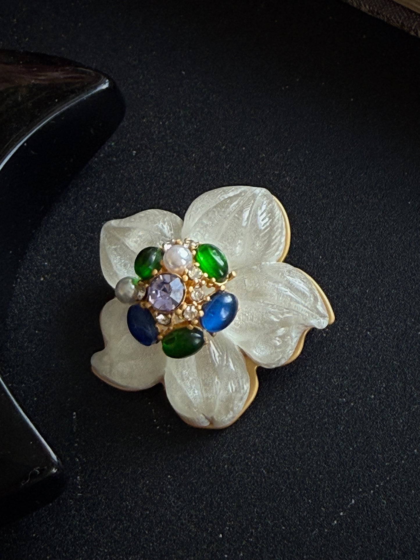 Sagė "Spindintis žiedas“