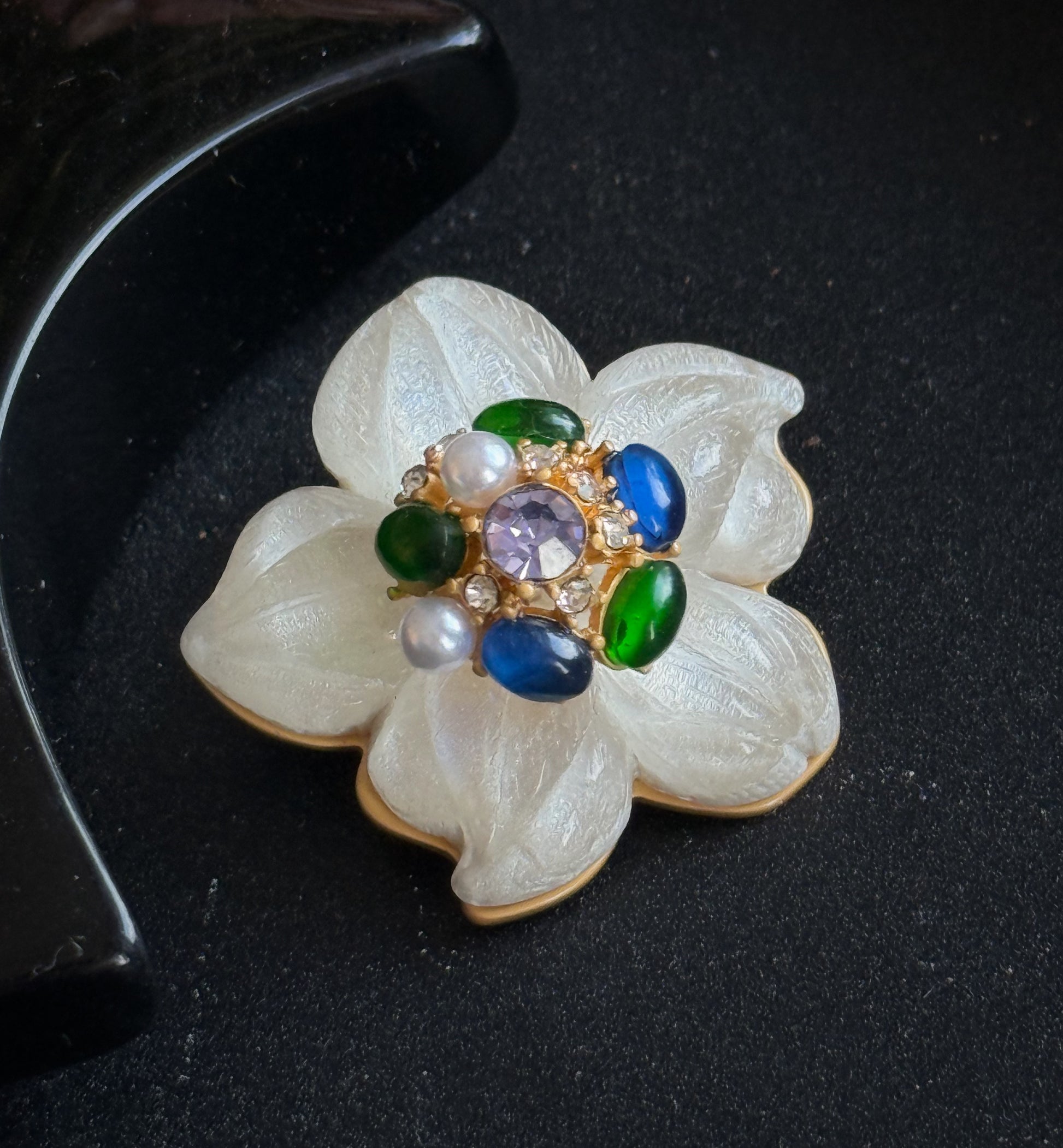 Sagė "Spindintis žiedas“