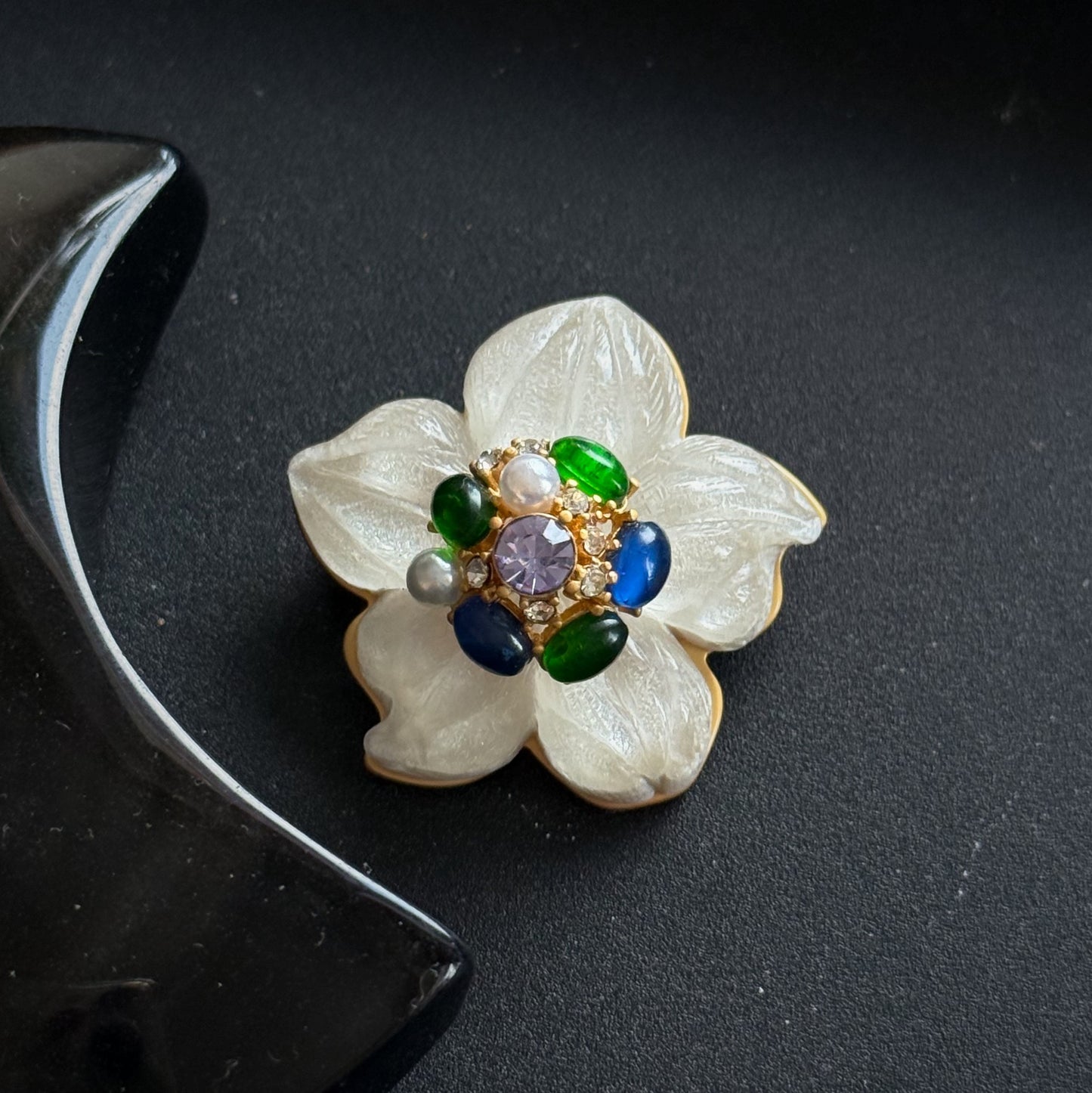 Sagė "Spindintis žiedas“