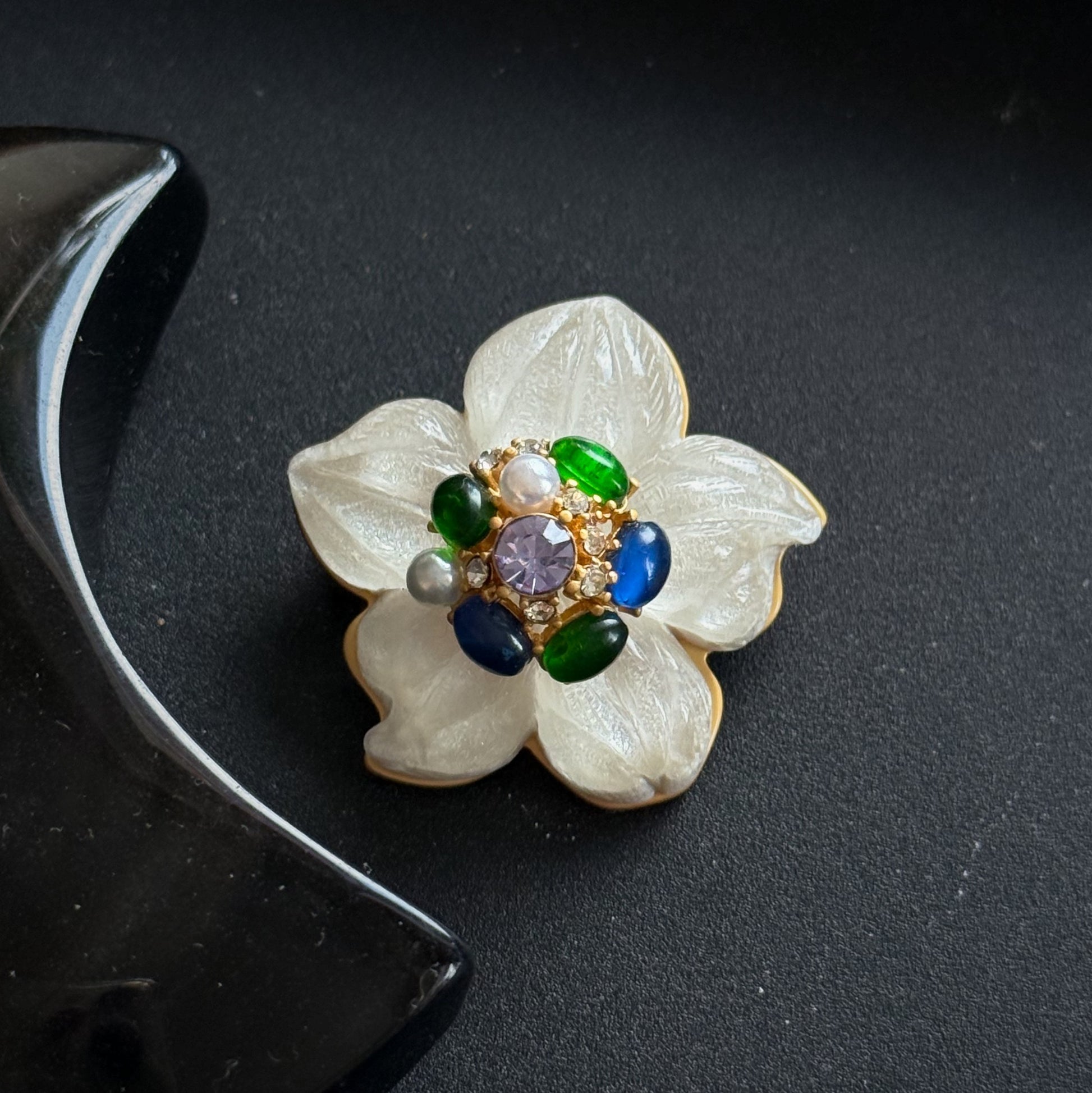 Sagė "Spindintis žiedas“