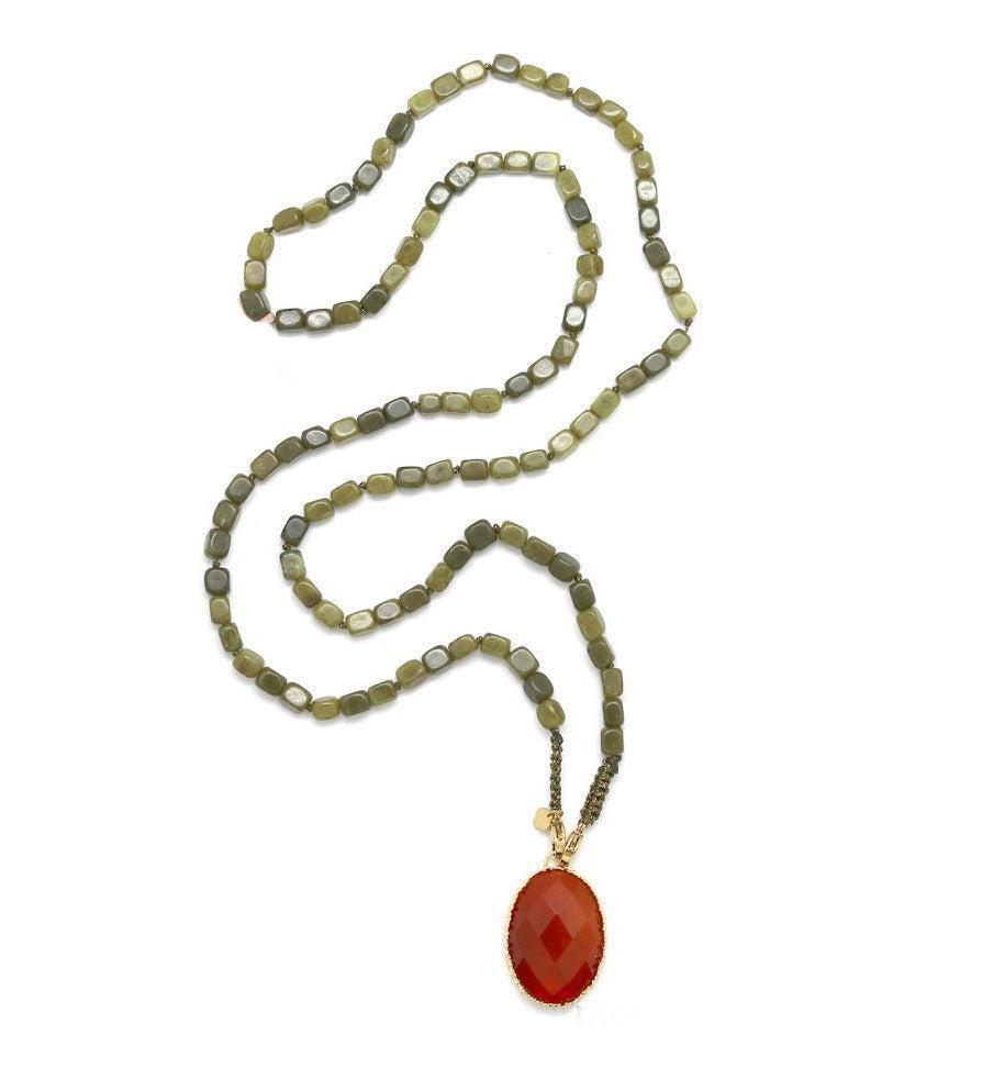 Serpentino ir karneolio kaklo papuošalas "Meilės liepsna"