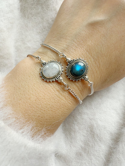 Sidabrinė apyrankė su labradorito kristalu