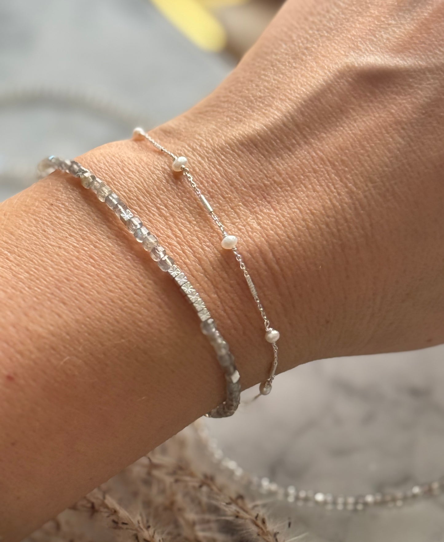 Sidabrinė apyrankė su perlais