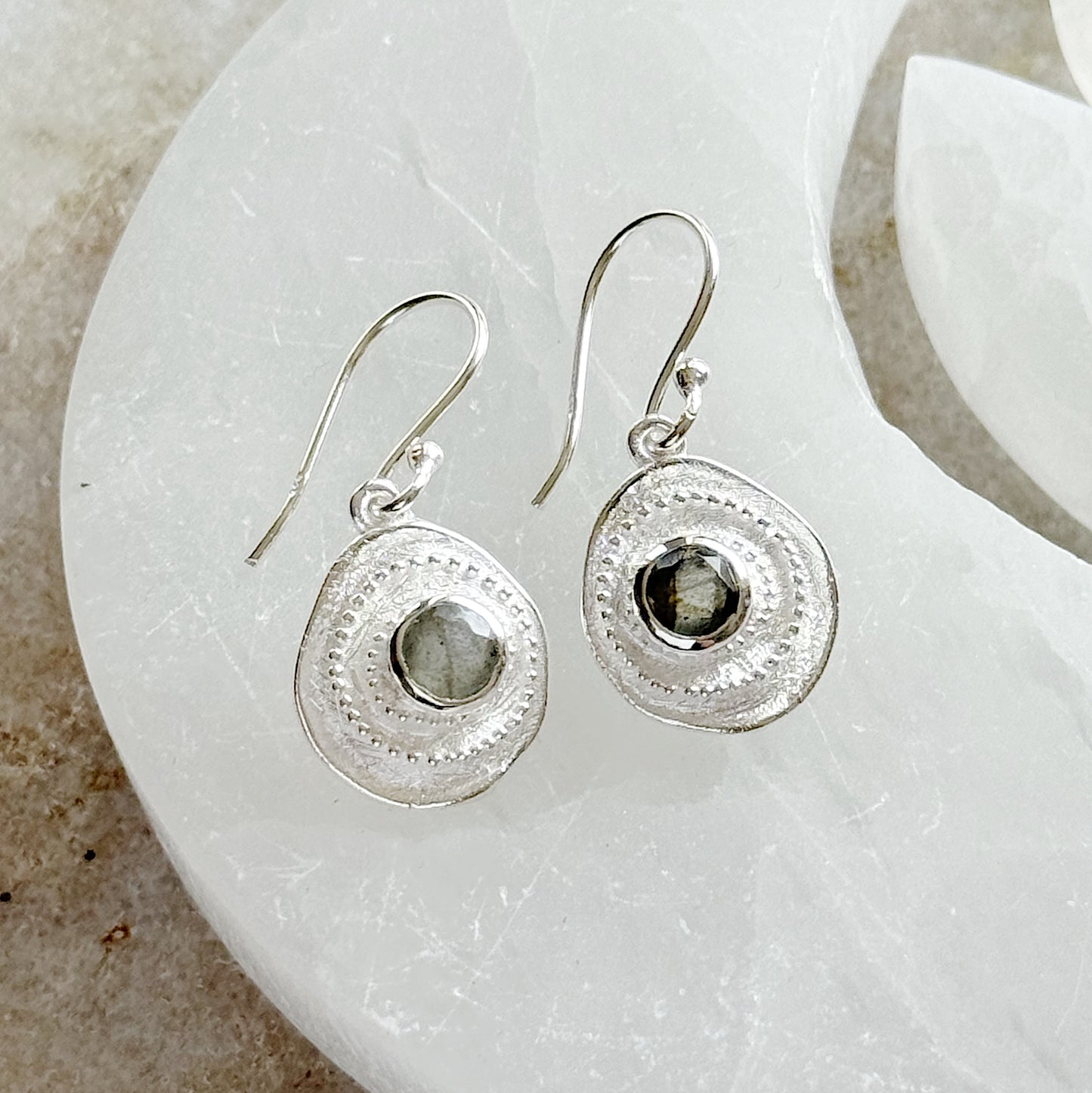 Sidabriniai auskarai "Labradorito Saulės”