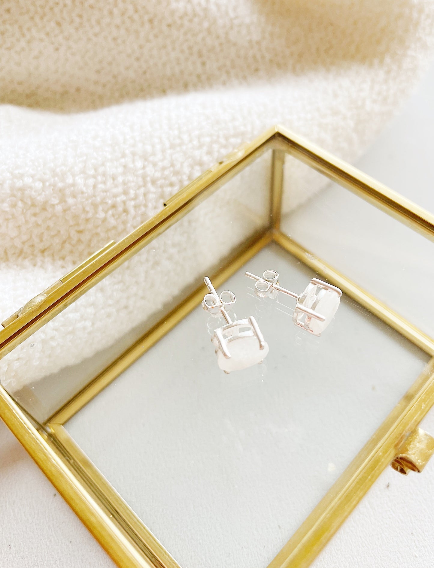 Sidabriniai auskarai "Mėnulio akmuo"