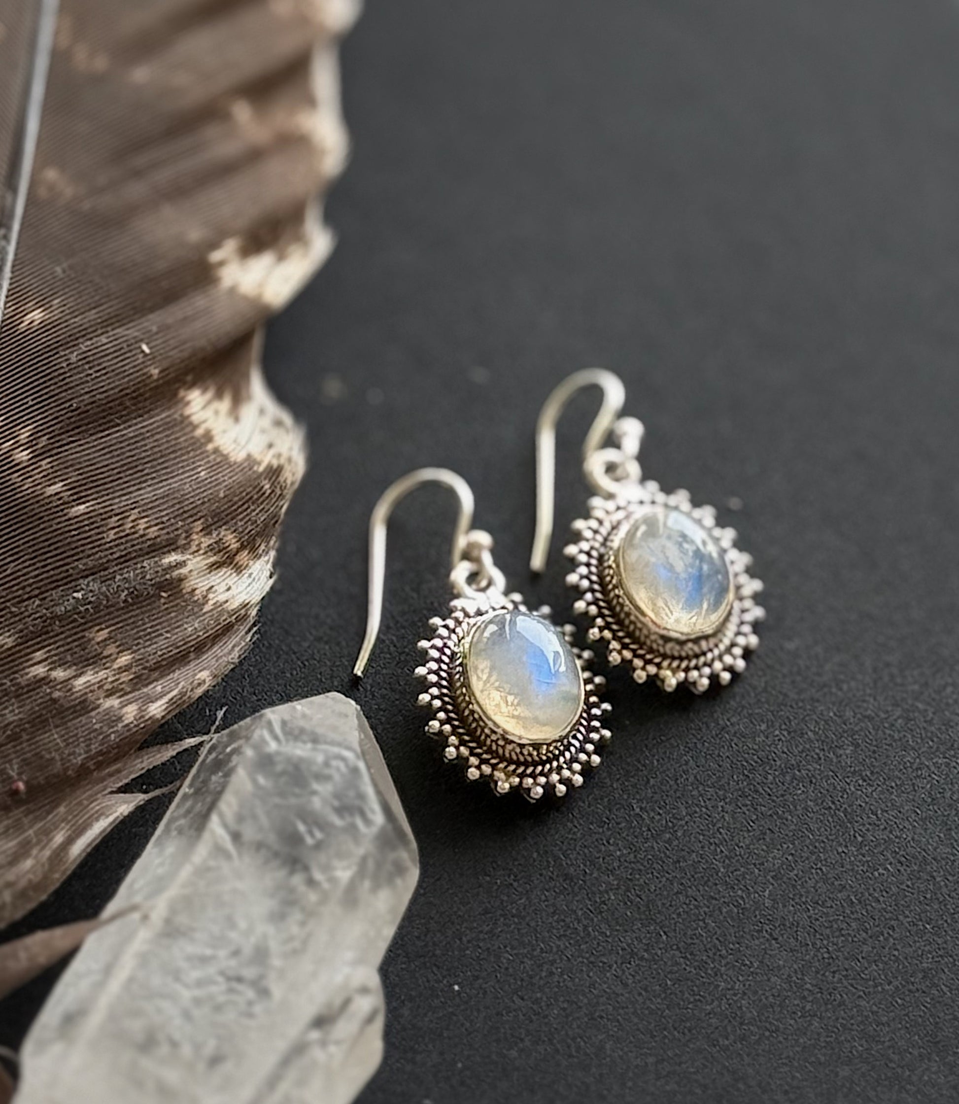 Sidabriniai auskarai "Mėnulio akmuo”