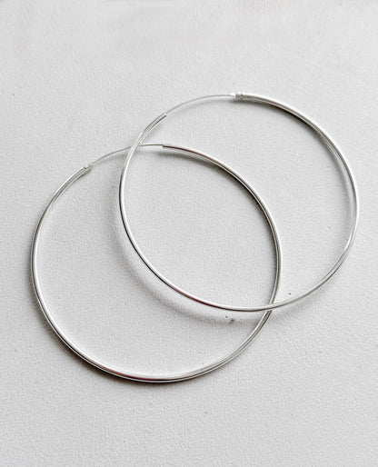 Sidabriniai auskarai rinkės