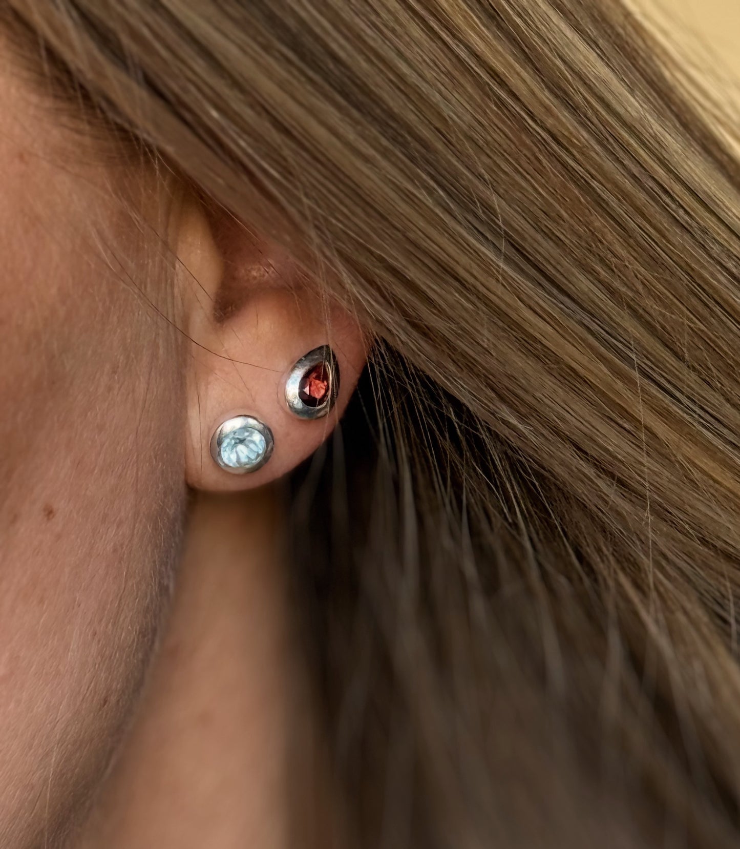 Sidabriniai auskarai su topazo kristalais