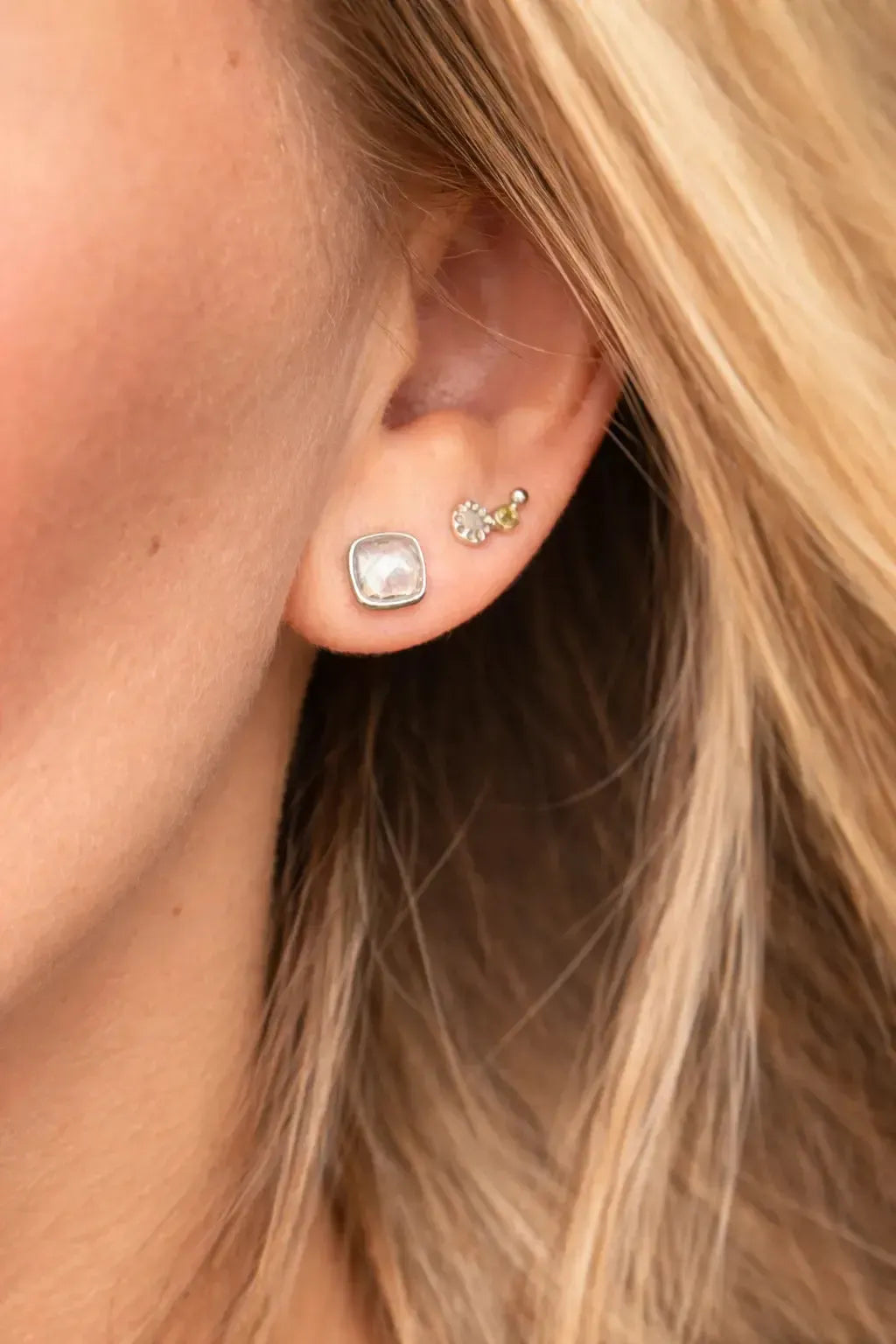 Sidabriniai auskarai su topazo kristalais