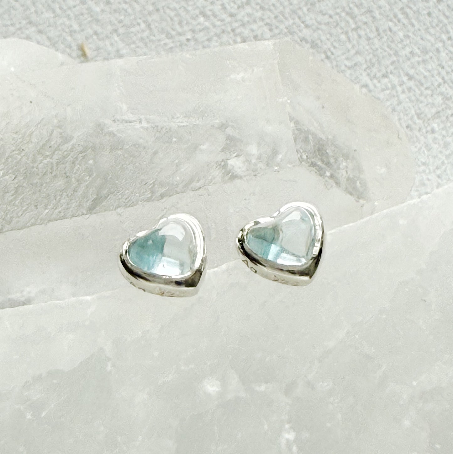 Sidabriniai auskarai su topazo kristalais "Širdelė"