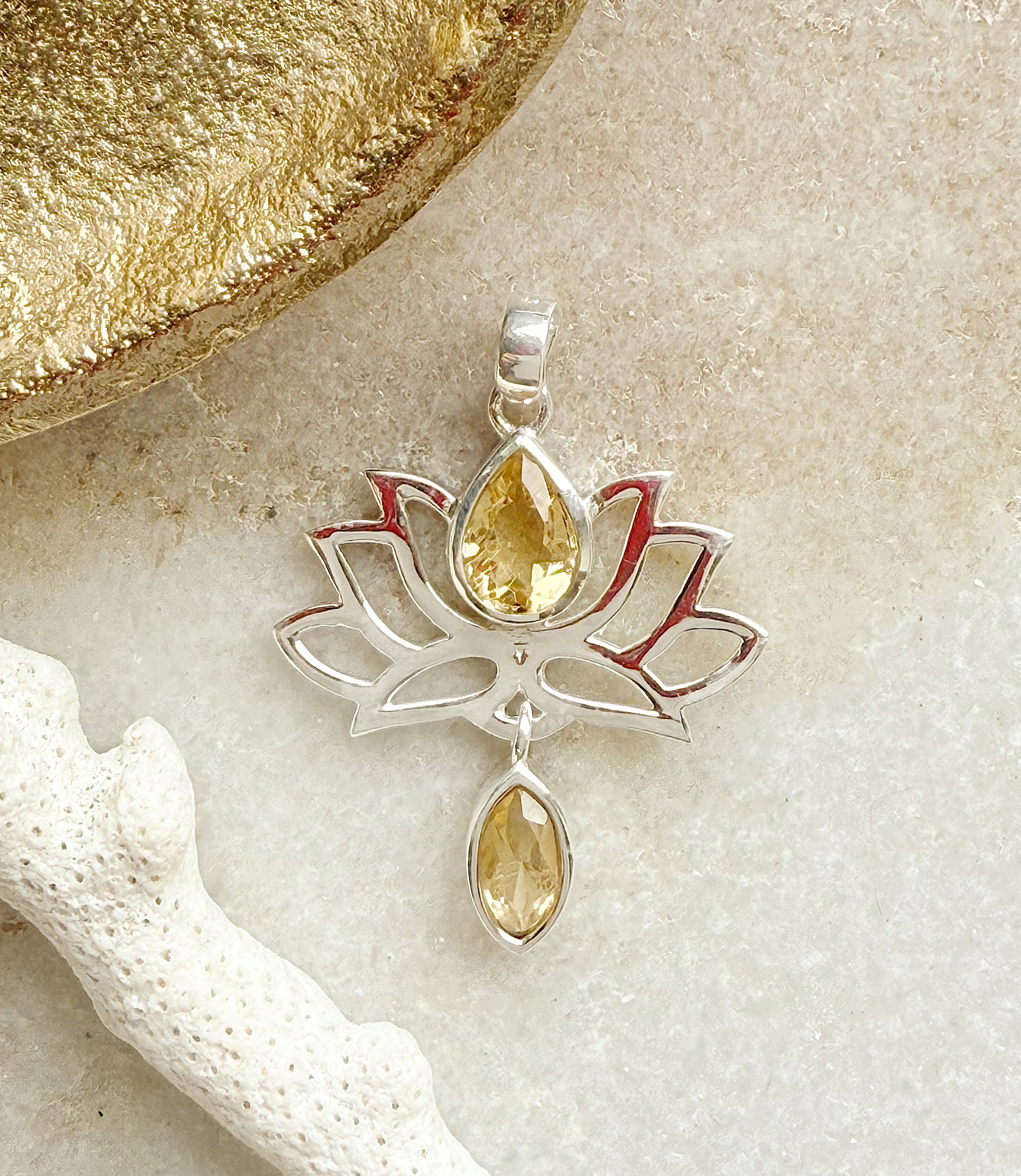 Sidabrinis Citrino pakabukas “Lotoso lašas”