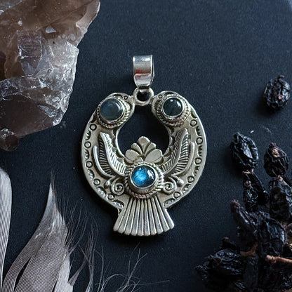 Sidabrinis Labradorito pakabukas “Apsaugos Amuletas”