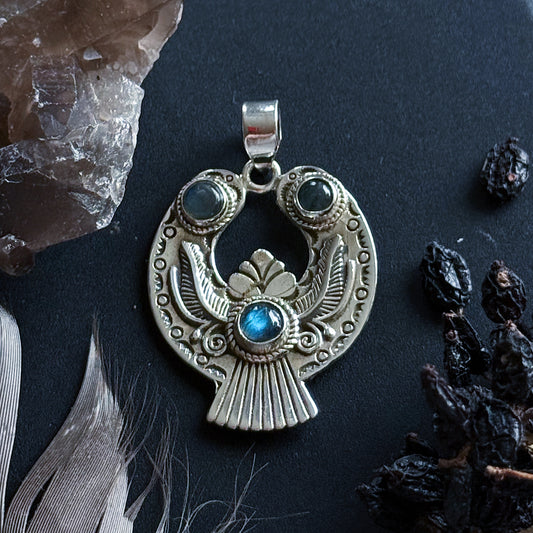 Sidabrinis Labradorito pakabukas “Apsaugos Amuletas”