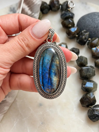 Silver Labradorite Pendant "Power"
