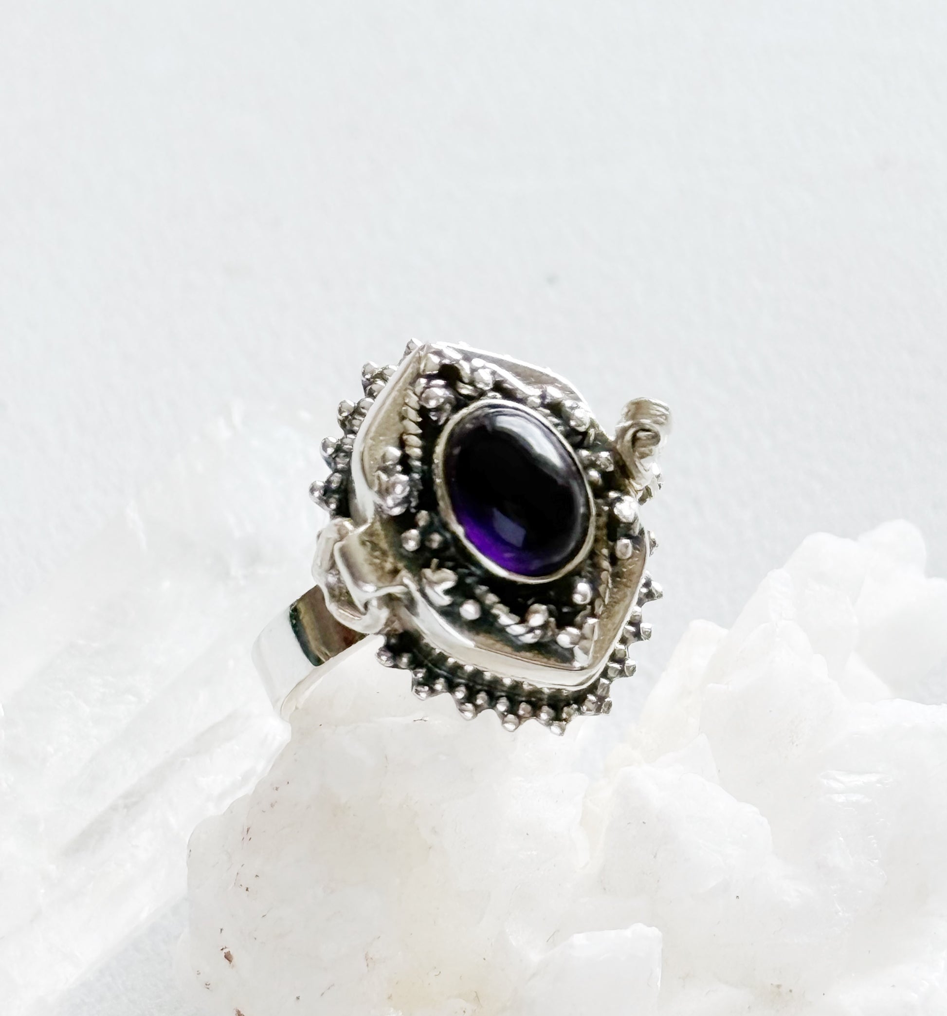 Sidabrinis Žiedas "Ametisto paslaptis"