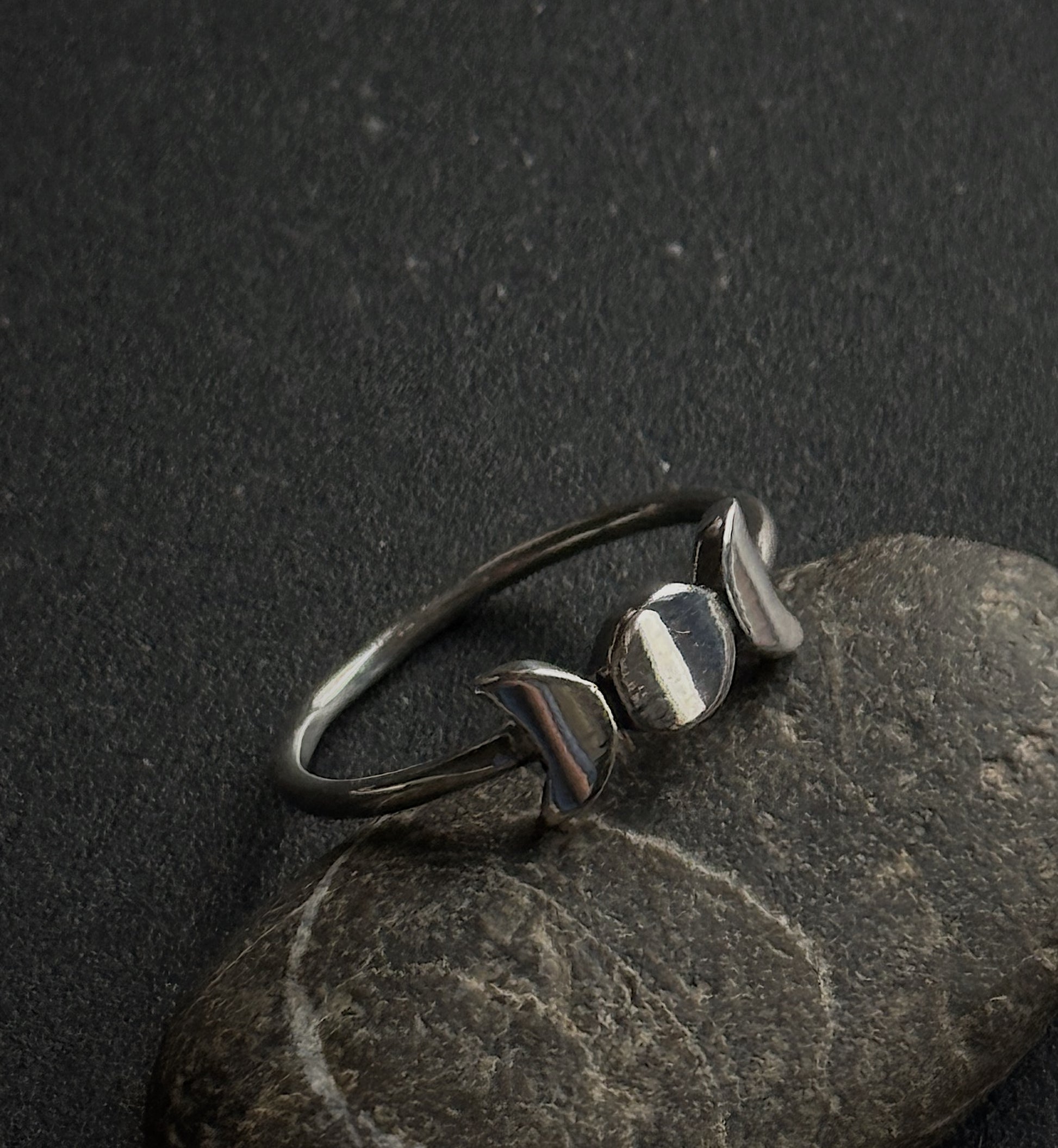 Sidabrinis Žiedas "Trys Mėnuliai"