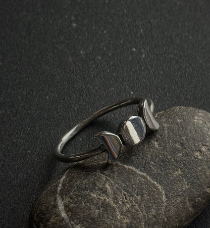 Sidabrinis Žiedas "Trys Mėnuliai"