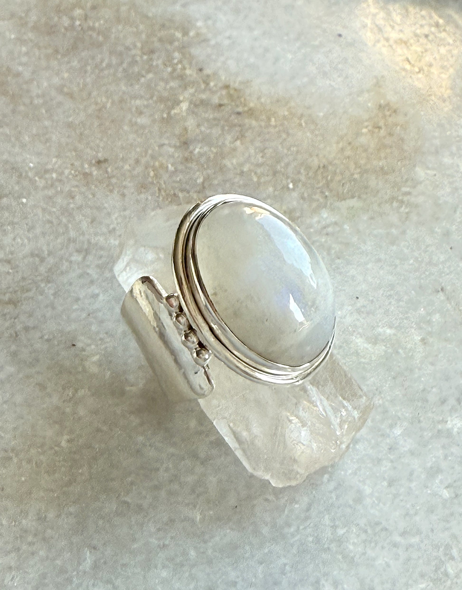 Sidabrinis Žiedas su Mėnulio akmeniu