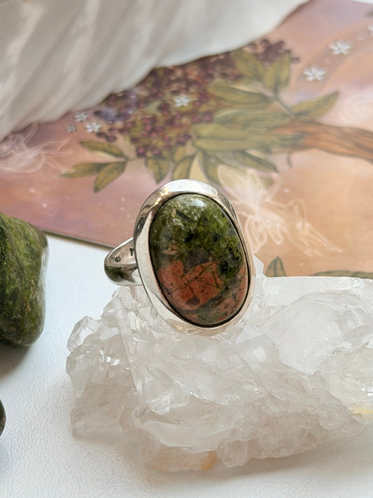 Sidabrinis Žiedas su Unakito kristalu / 18-20 dydis