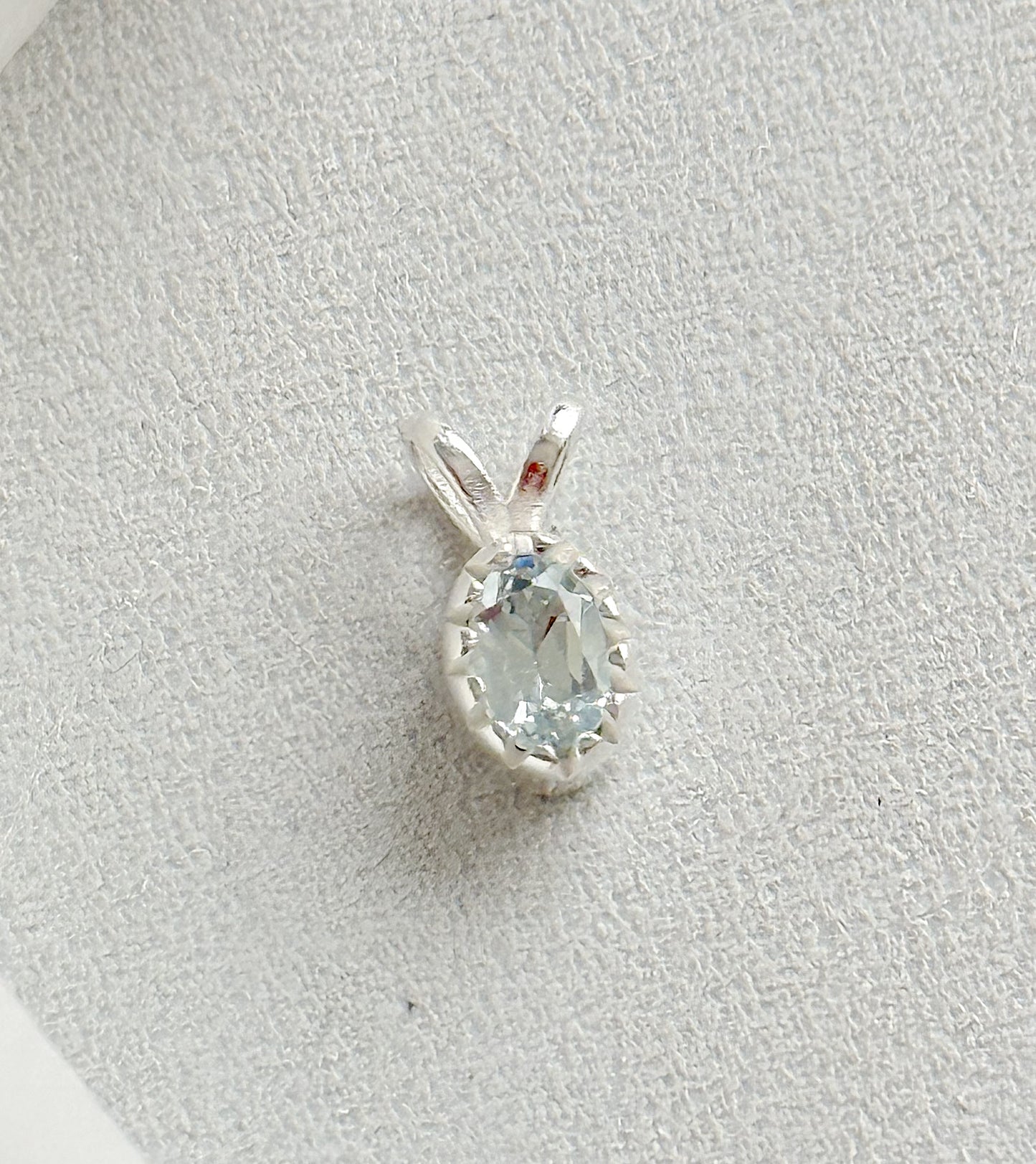 Sidabrinis akvamarino pakabukas