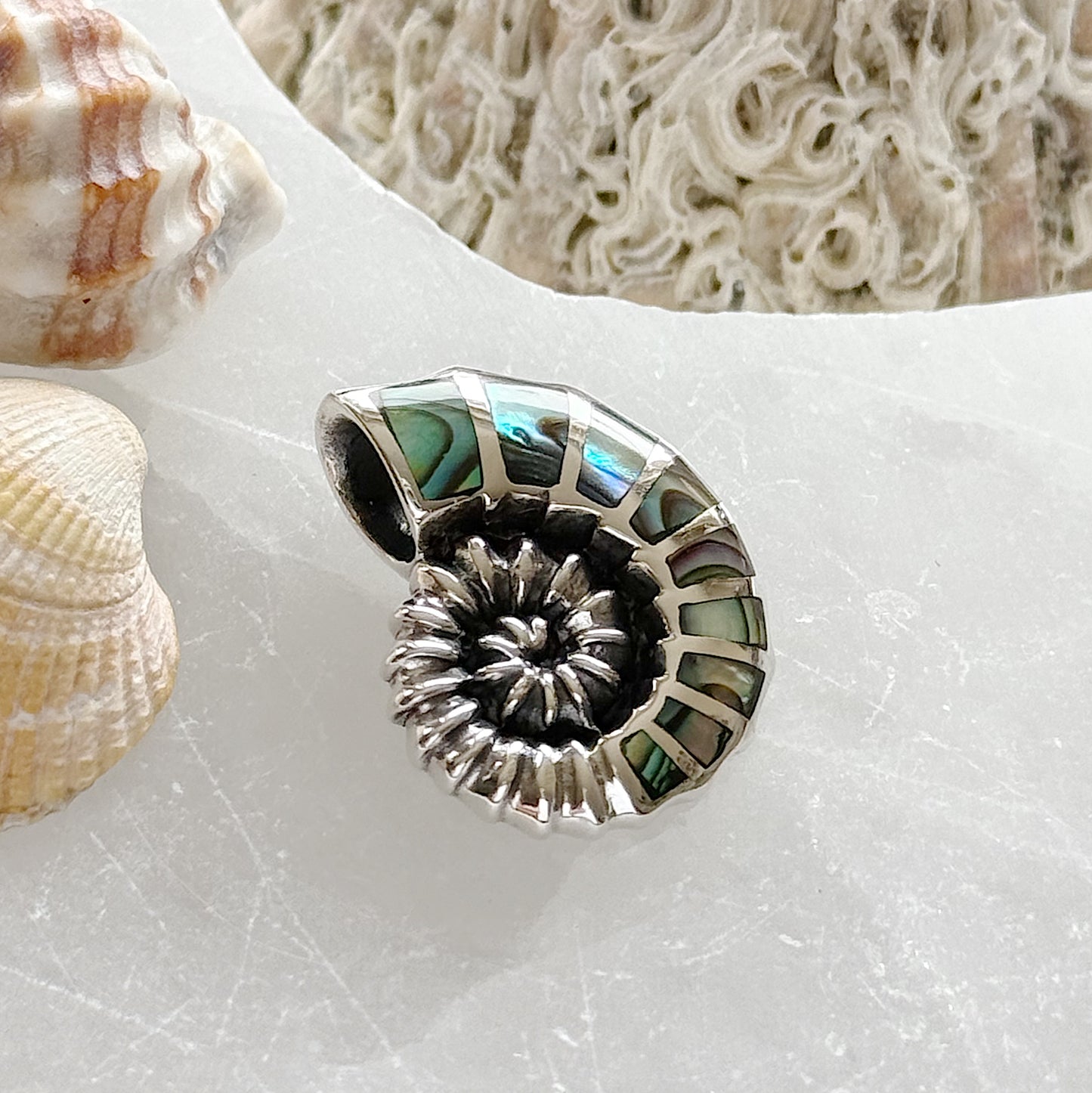 Sidabrinis perluotės pakabukas “Jūros gelmė”