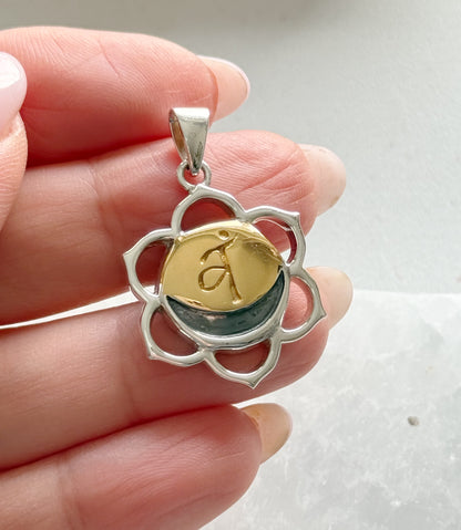 Sidabrinis sakralinės čakros pakabukas „Džiaugsmas“