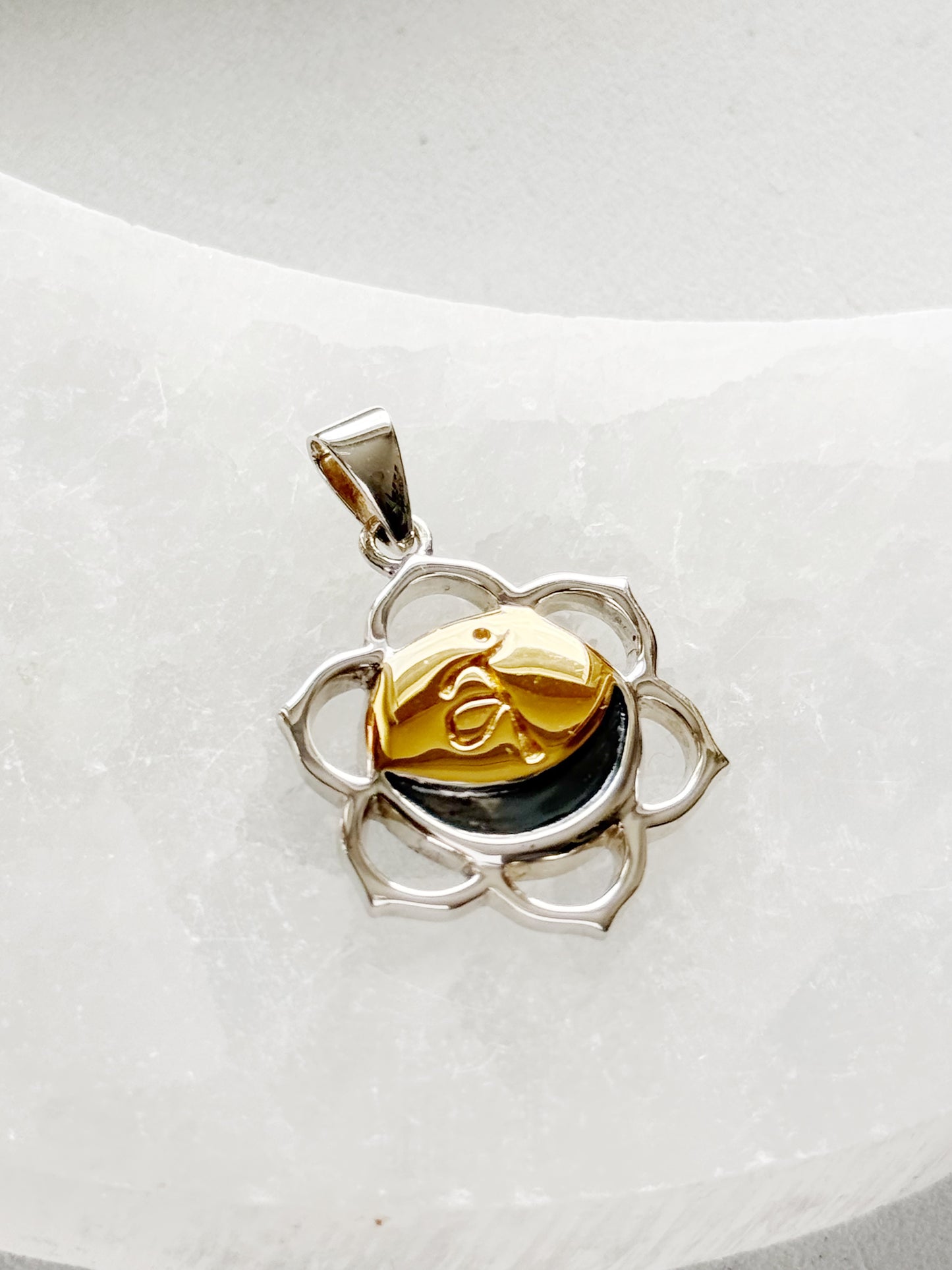 Sidabrinis sakralinės čakros pakabukas „Džiaugsmas“