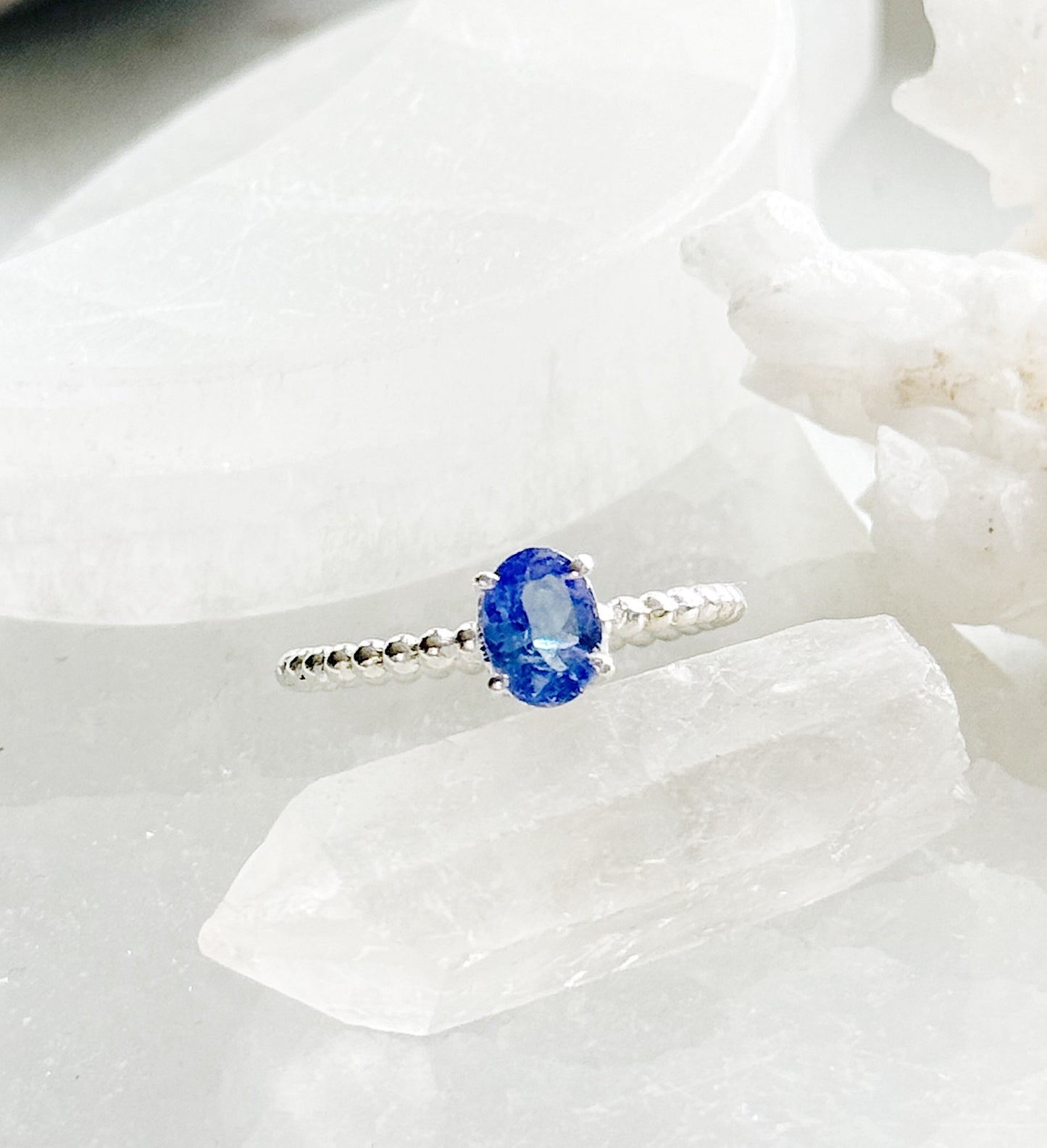 Sidabrinis tanzanito žiedas