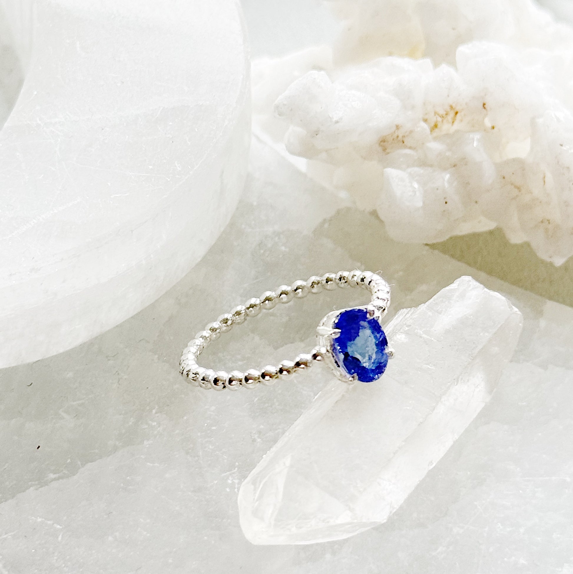 Sidabrinis tanzanito žiedas