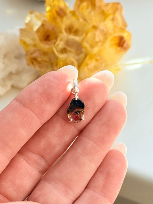 Sidabrinis turmalino pakabukas