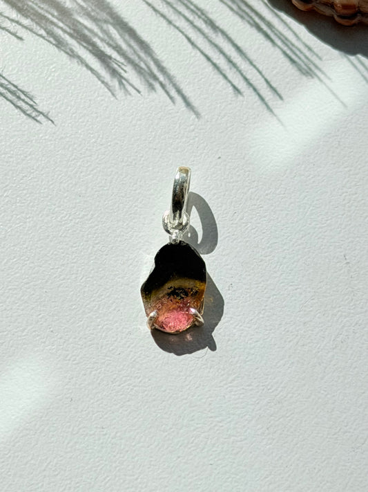 Sidabrinis turmalino pakabukas