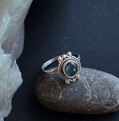 Sidabrinis žiedas "Labradoritas”