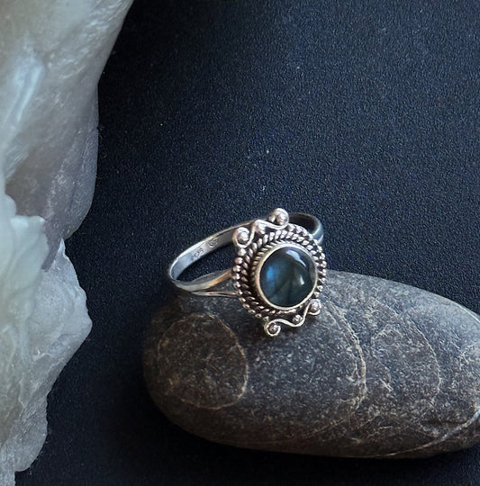 Sidabrinis žiedas "Labradoritas”