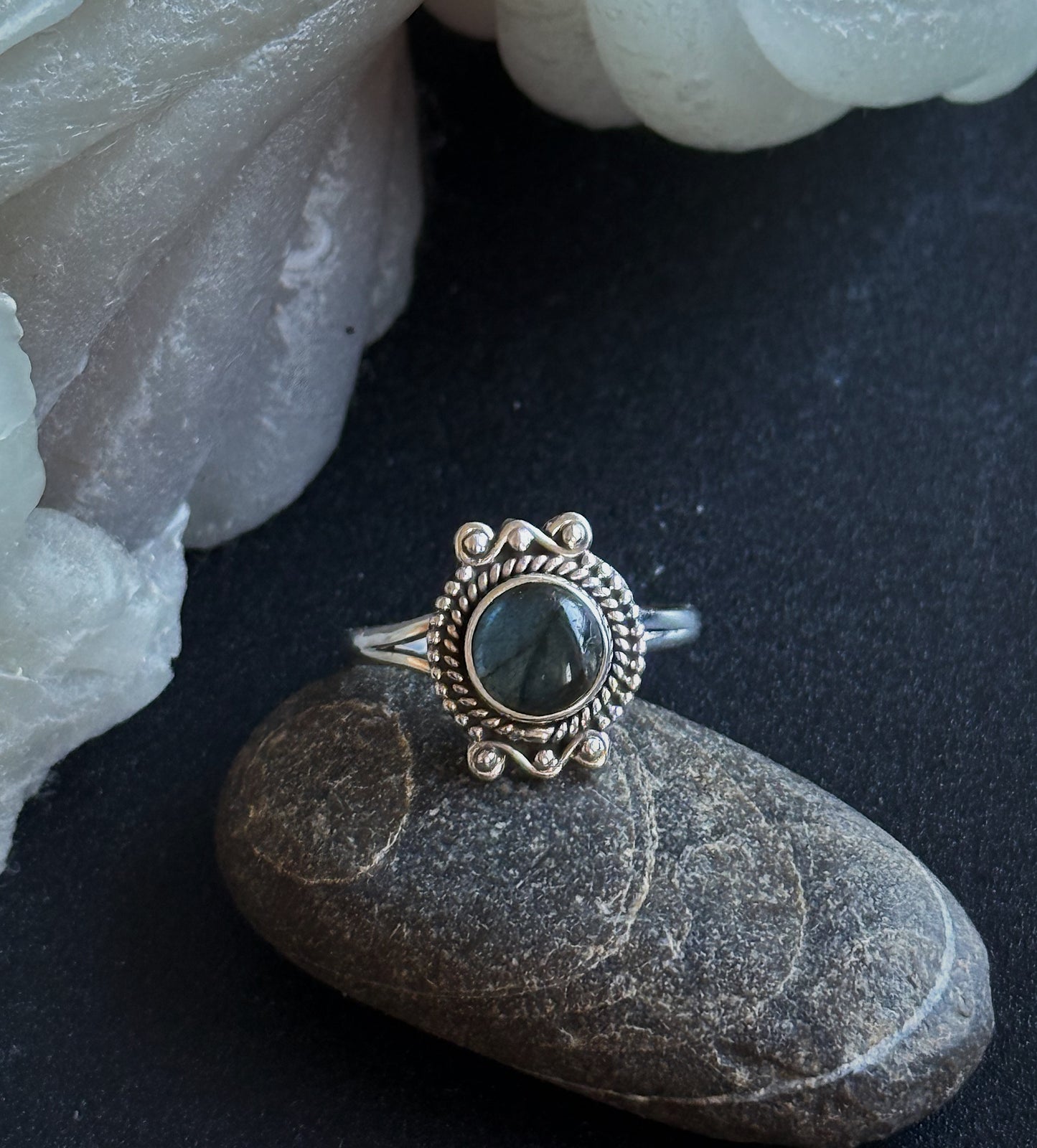 Sidabrinis žiedas "Labradoritas”