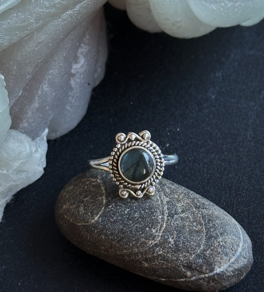 Sidabrinis žiedas "Labradoritas”