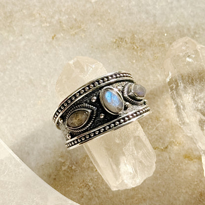 Sidabrinis žiedas “Labradorito galia”