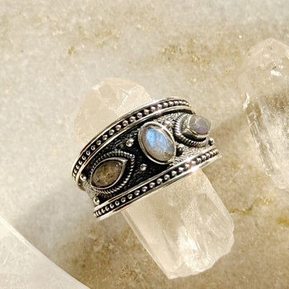 Sidabrinis žiedas “Labradorito galia”