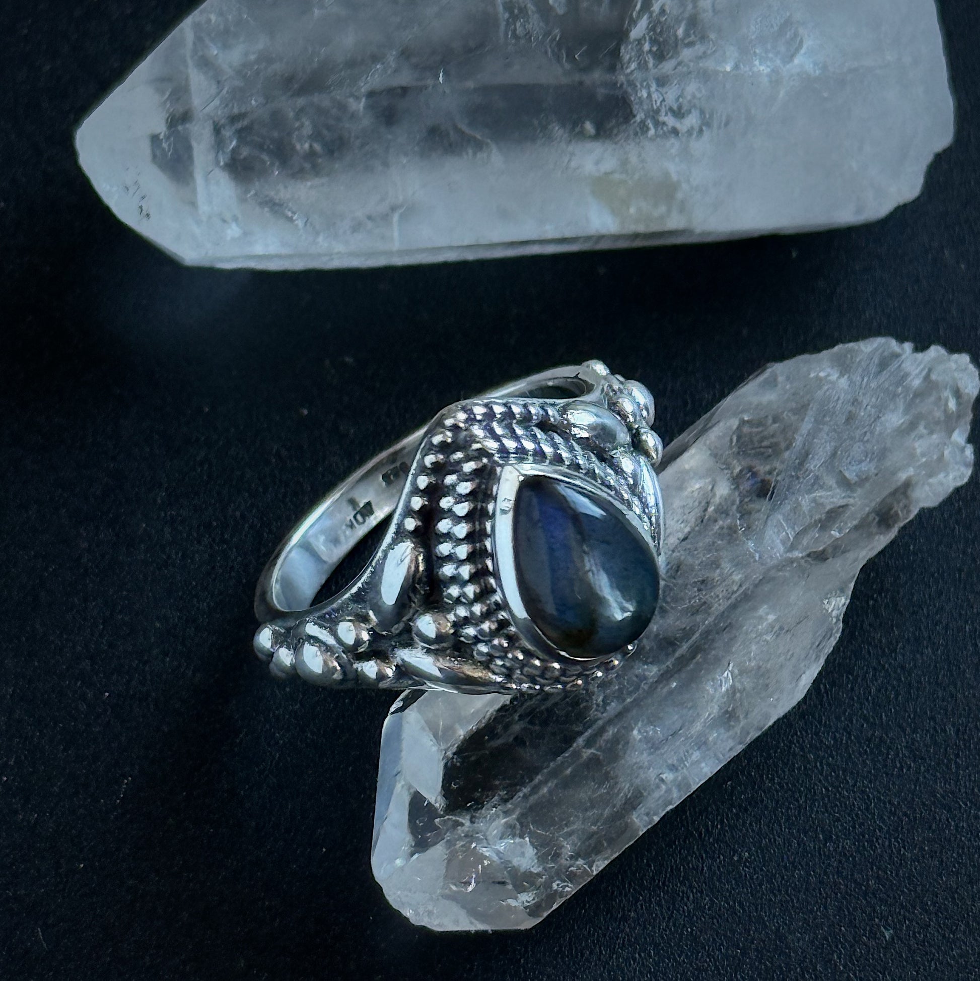 Sidabrinis žiedas “Labradorito lašas”