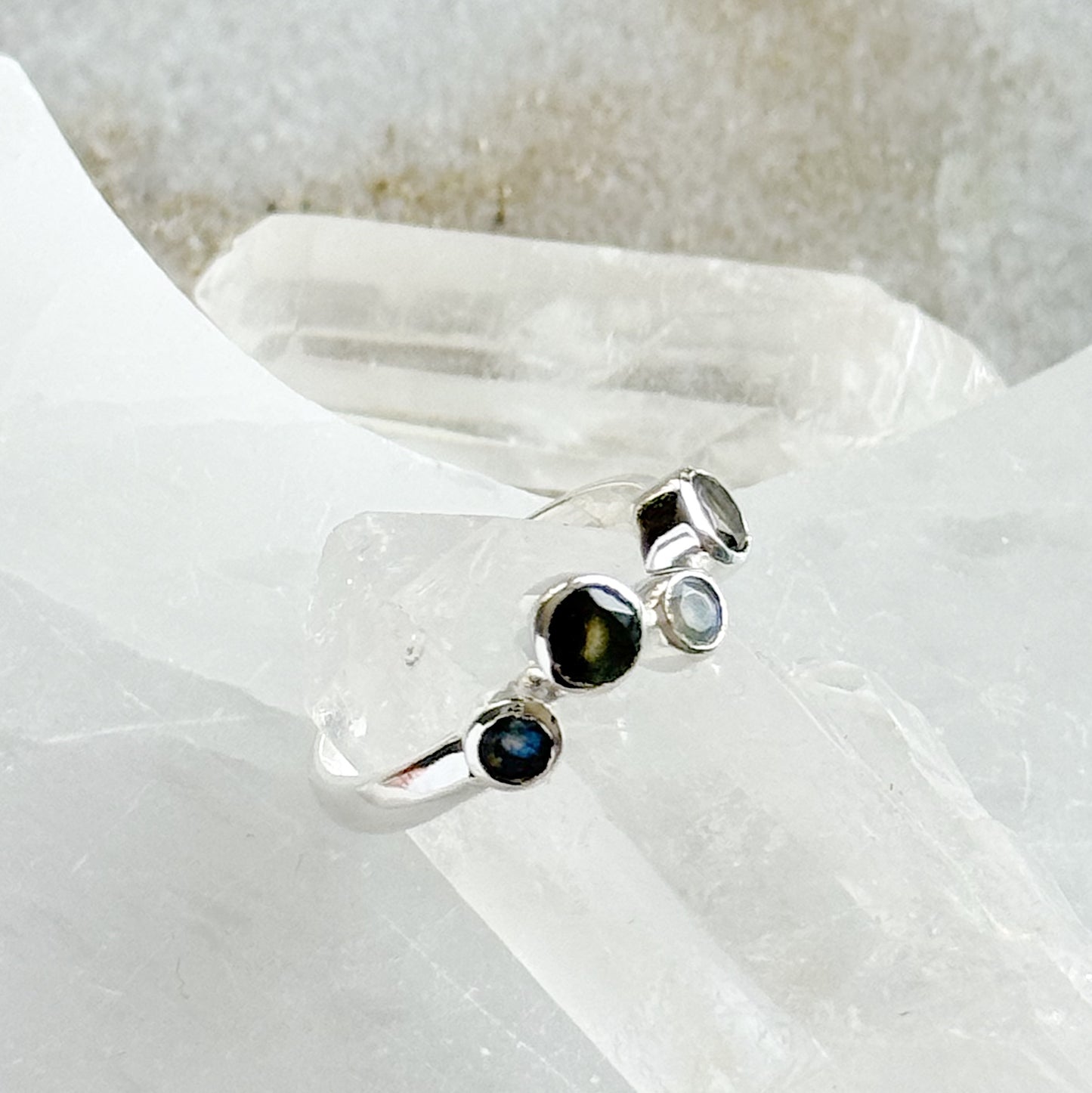 Sidabrinis žiedas “Labradorito lašeliai”