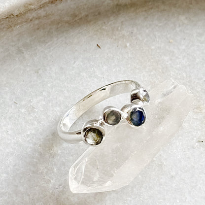 Sidabrinis žiedas “Labradorito lašeliai”