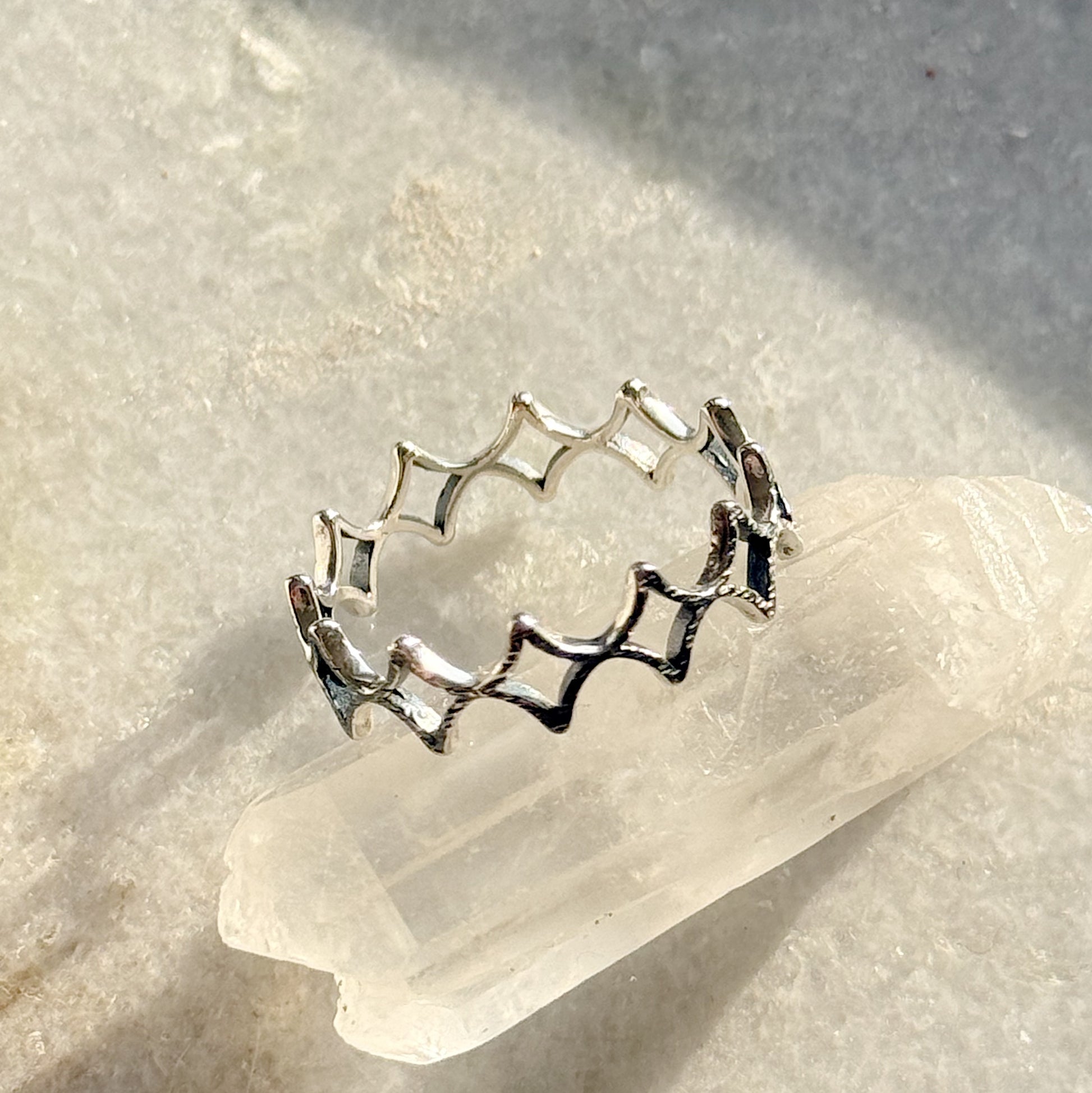 Sidabrinis žiedas “Mėnulio karūna”